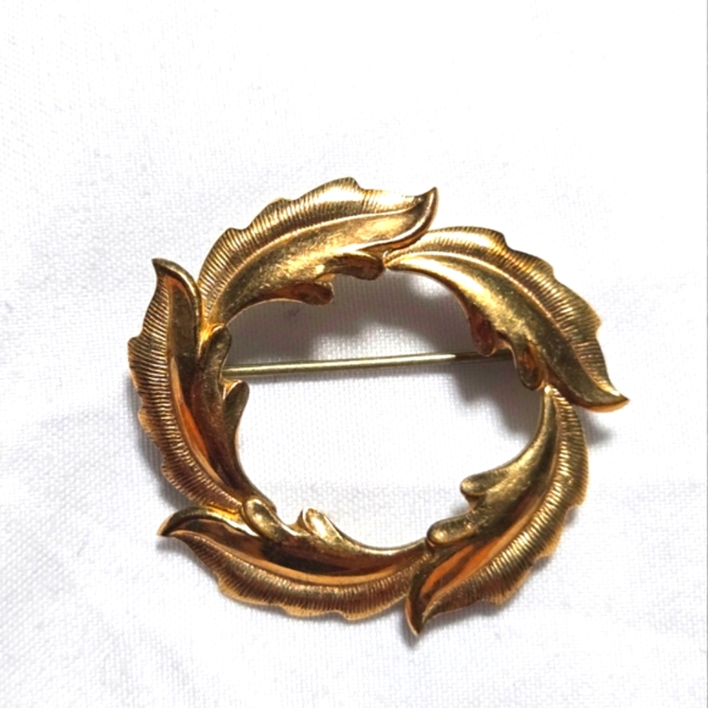 12k Gold Filled Round Leaf Brooch Vintage
